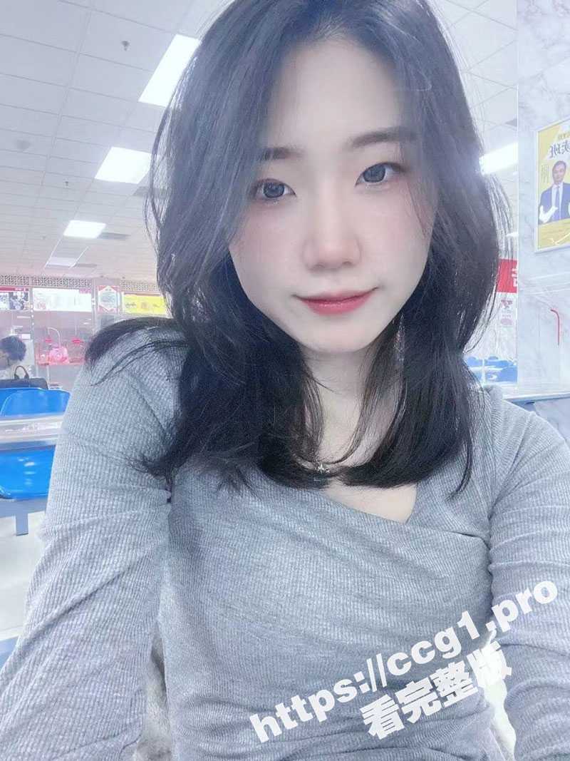 浙江宁波名媛的真实面孔 星巴克手里拿 大屌硬往逼立塞 被操到声嘶力竭还不停下 果然公车就是不心疼 - 51吃瓜网-51吃瓜网