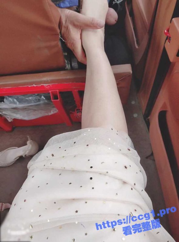 推特博主 妖媚婷儿 最新勾引三轮车大爷 不用看 听就知道有多骚了！钻到小树林就开操！-51吃瓜网