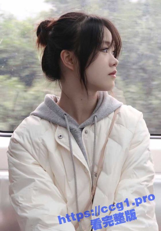 四川传媒大学清纯校花 周雅琪 在酒店给男友足交 皮肤白皙 叫起床来也是嗲嗲的！-51吃瓜网