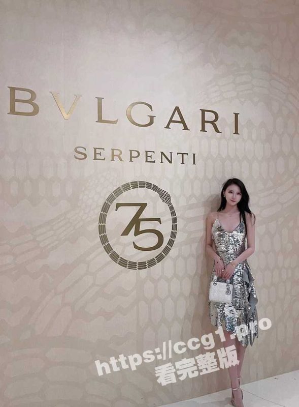 上海名媛 陆薇薇 00后大奶女神酒店自慰给富二代发小视频 经常空降各地钓凯子 会不会成为下一代生化母体-51吃瓜网