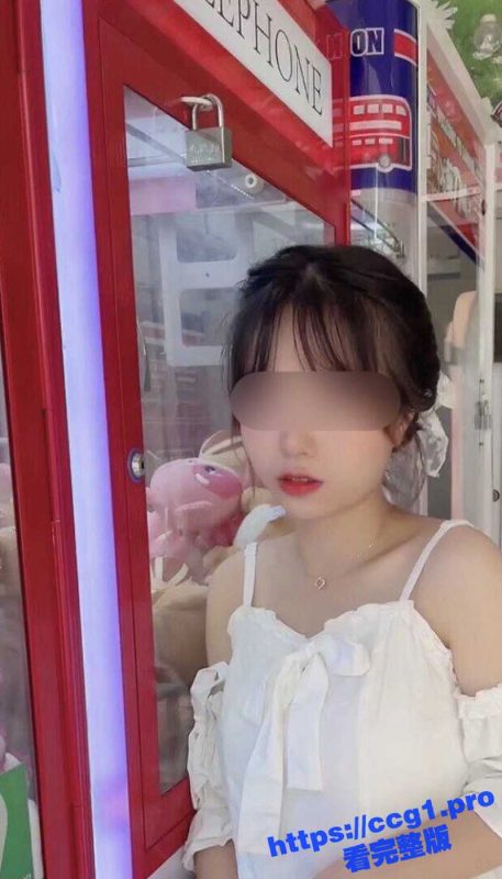 瓜友投稿 05年可爱小萝莉 身穿洛丽塔被爆操 白虎嫩穴超紧实 叫声淫荡！-51吃瓜网