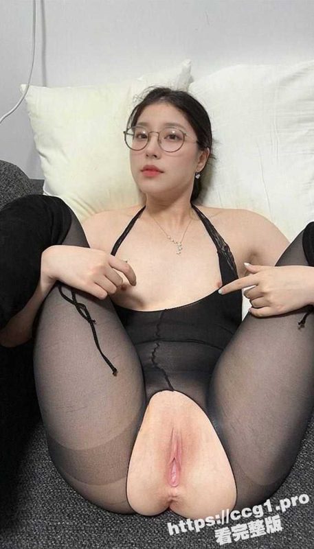 极品反差肥臀人妻 秦嘉倪 泄密流出 这腰臀比 太诱人 超白肥臀坐在上面真是视觉盛宴！-51吃瓜网