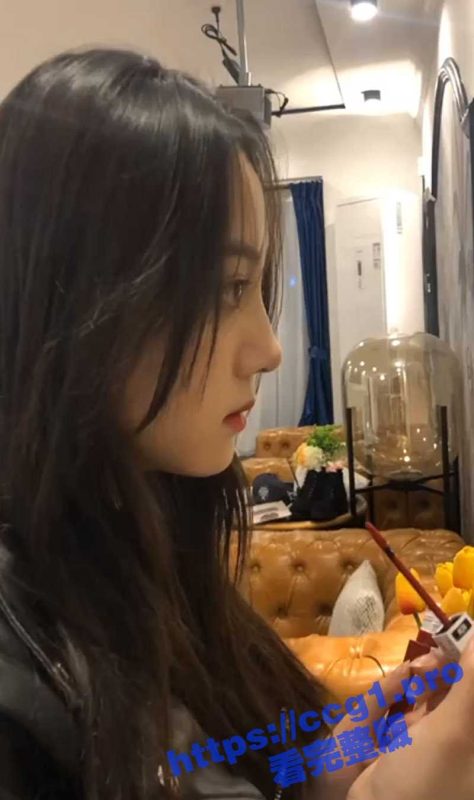 色影大师王动 御用嫩模 侧脸酷似迪丽热巴的颜值美女 捷哥 大尺度私拍流出 完美酮体双人激情全裸秀-51吃瓜网