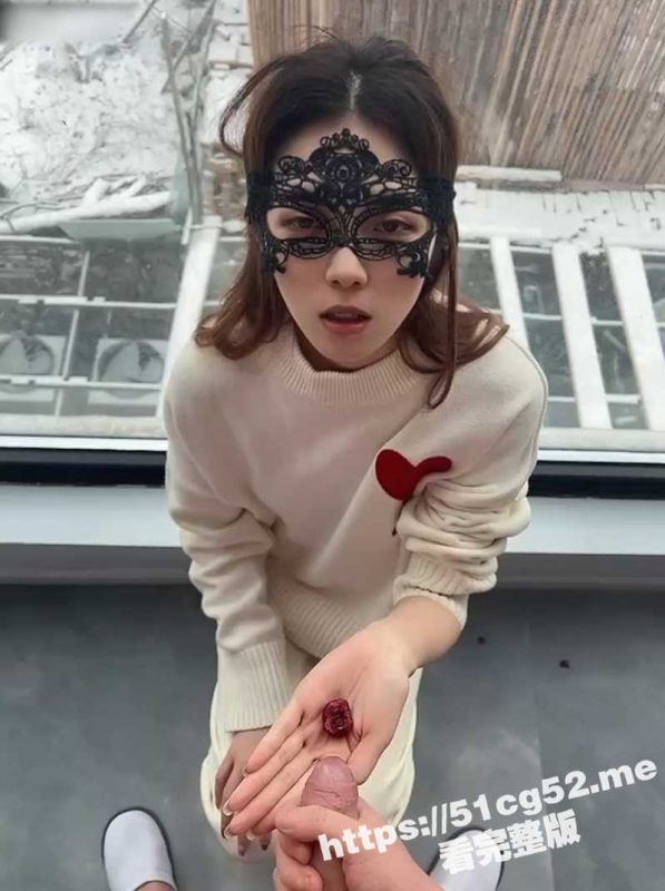 极品高颜值性瘾母狗和主人外出游玩也不忘记吃补品！超爱露出找刺激 下雪天不惧严寒脱光自慰！-51吃瓜网