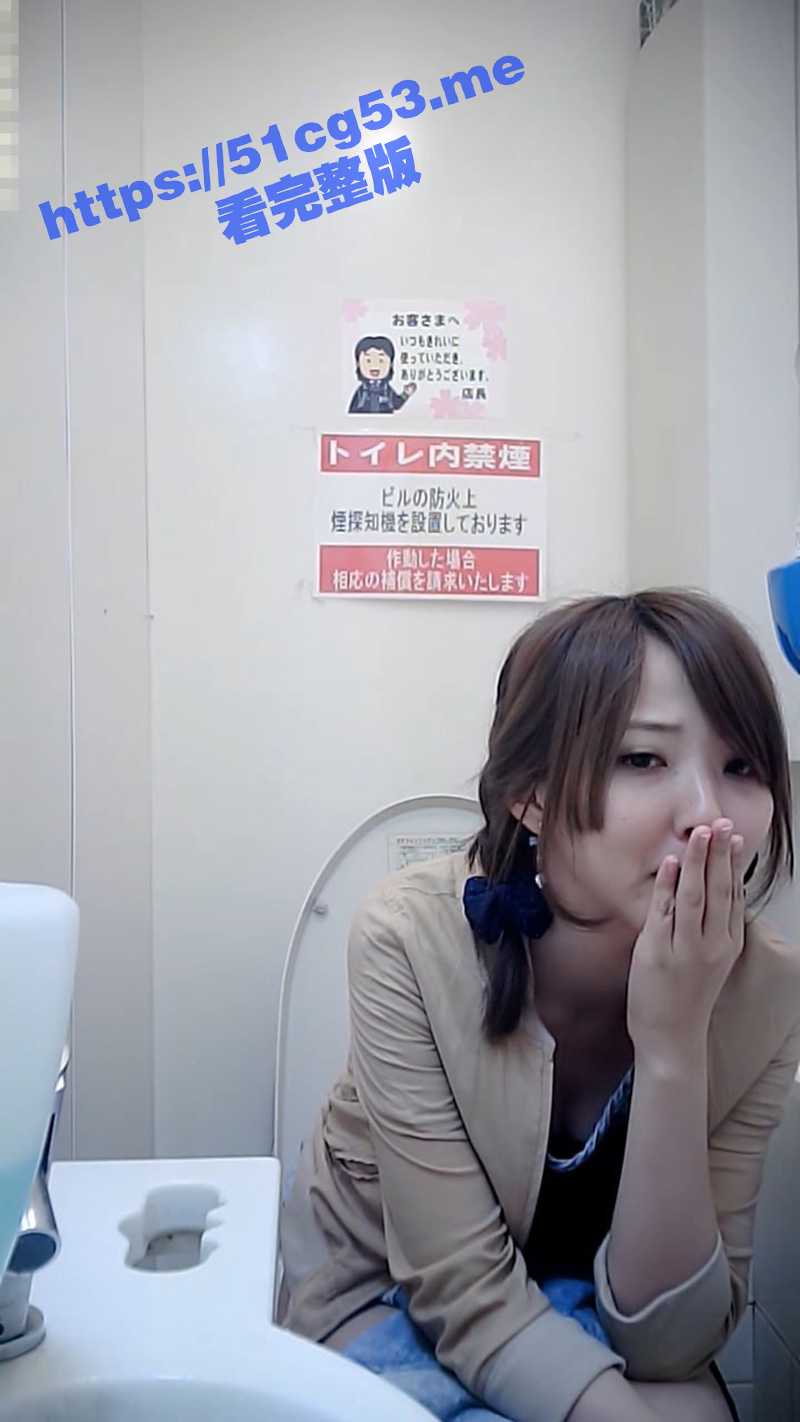 日本商场女厕所 全景偷拍6位妆容精致的小姐姐 个个都细皮嫩肉的 真白啊！ - 51吃瓜网-51吃瓜网