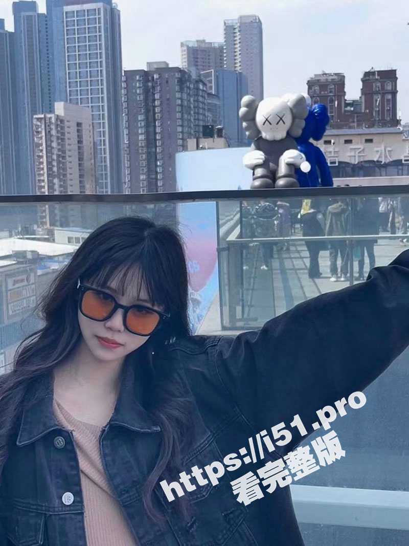 上海富二代酒店爆操刚交的极品大学生女友 操的不过瘾直接把兄弟叫过来玩三人行 雪白的奶子一抖一抖的太爽了 - 51吃瓜网-51吃瓜网