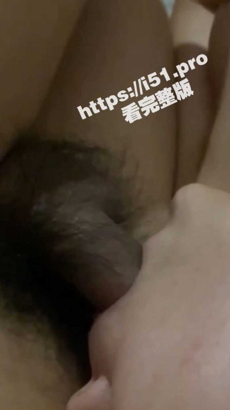 妹子快醒醒 有人在操你 还要剪你的逼毛！单位聚会美女同事被灌醉带回酒店各种玩弄她的大肥鲍-51吃瓜网