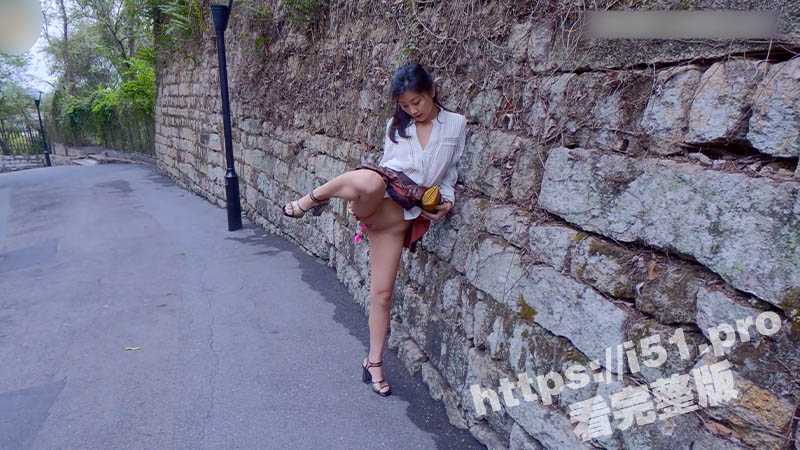 露出女王宜家女主 Fullfive 户外乡村露出自慰 坐在不断有人经过的路边台阶上自慰 刺激快感拉满-51吃瓜网