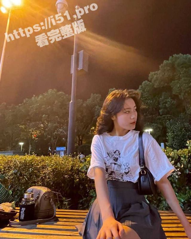 探探认识有男朋友的西南财经大学学生妹 王宇琪 学妹手嘴并用帮忙撸管 超快的手速撸的鸡巴都快秃噜皮了-51吃瓜网