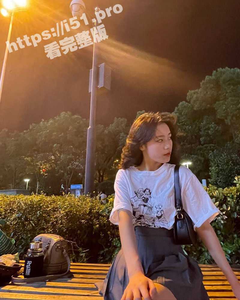 探探认识有男朋友的西南财经大学学生妹 王宇琪 学妹手嘴并用帮忙撸管 超快的手速撸的鸡巴都快秃噜皮了 - 51吃瓜网-51吃瓜网