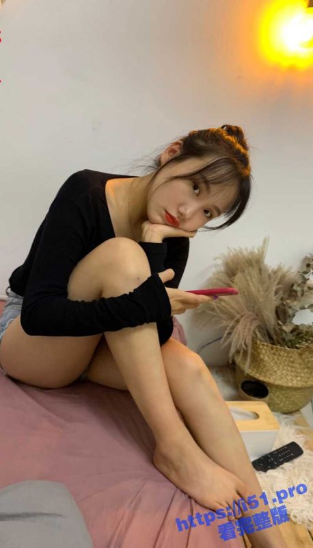 曾经的白月光现如今已成他人的母狗！G罩杯反差婊 费思敏 与人P腿视频遭前男友曝光！-51吃瓜网