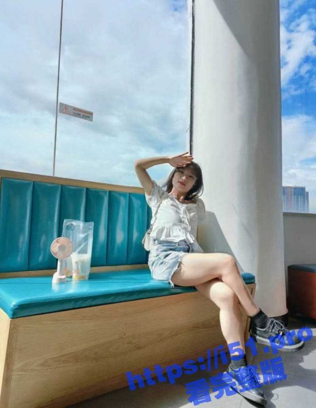 曲靖医学高等专科学校 护理专业眼镜妹 黄淑瑶 水嫩漂亮的小美女 被学长哄去开房后入爆操-51吃瓜网