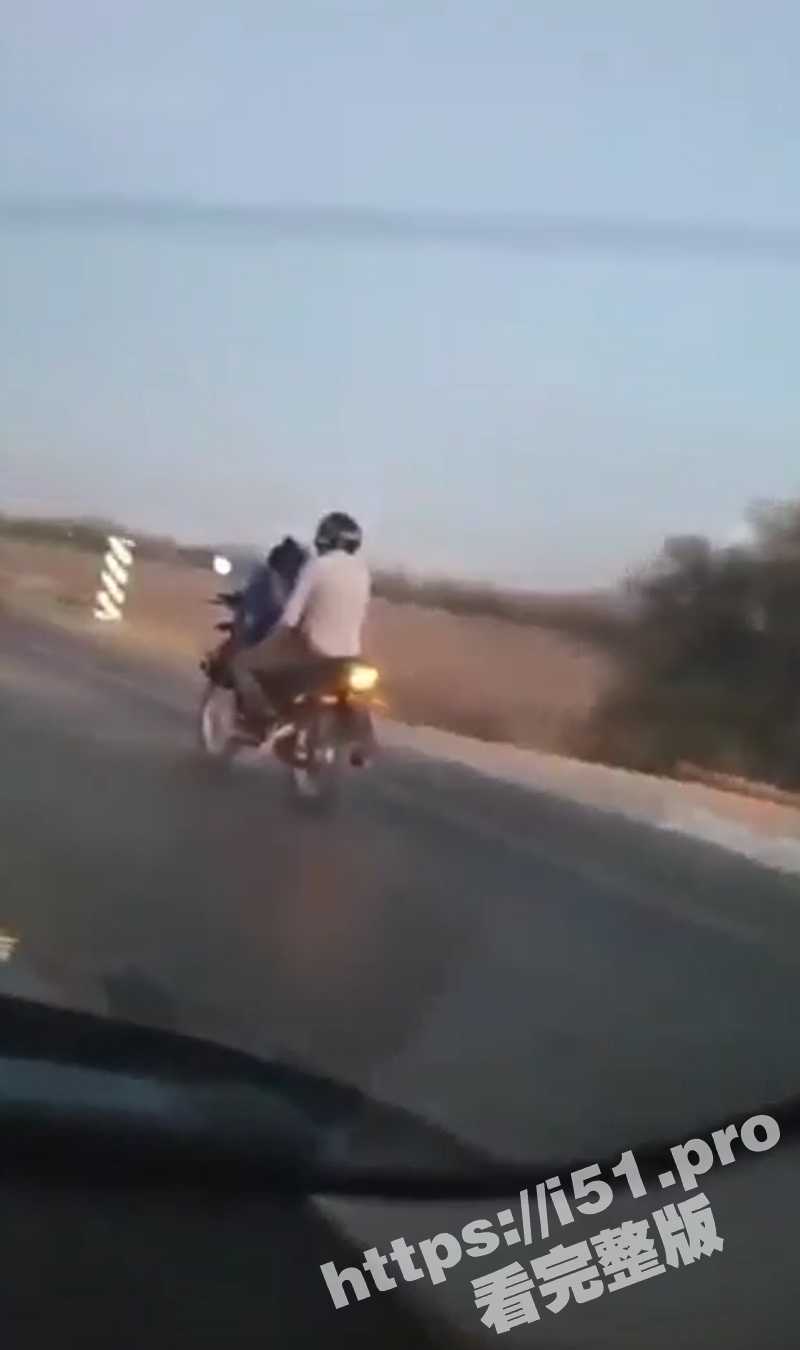 真正的速度与激情!老外在高速行驶的摩托车上操逼车震 路人被惊呆笑疯了 - 51吃瓜网-51吃瓜网
