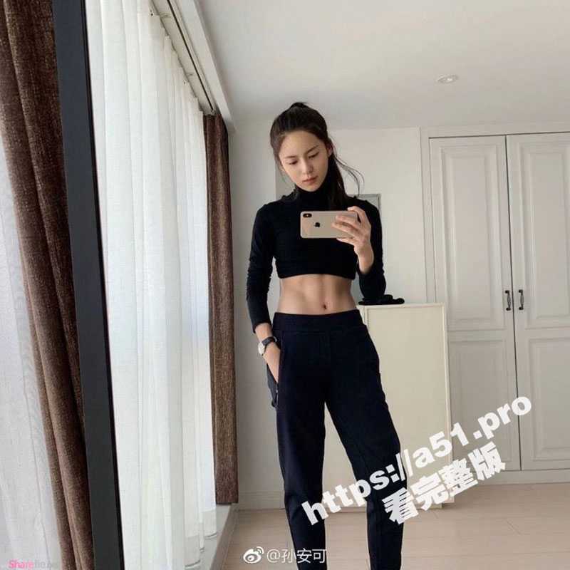 超美新生代女星 孙安可  电影《缉魂》 全裸露点删减片段流出！一丝不挂站在三面镜子前 身材曲线一览无遗-51吃瓜网