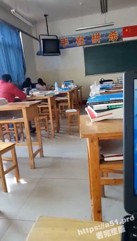 徐州学生妹小赵与校男友不雅露脸自拍流出 毒龙野战教室口交 外表挺清纯的妹子被调教的很反差！-51吃瓜网