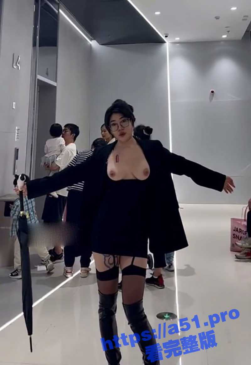 推特露出母狗 pickkkku 在户外放飞自我玩全裸爬行放尿 全程完美露脸极具撸点！ - 51吃瓜网-51吃瓜网