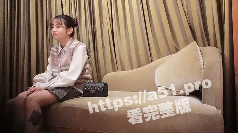 00后双马尾萌妹子下海 才接第一单就遇到大屌老哥 被操的表情狰狞 都要操哭了 钱不好挣呀-51吃瓜网