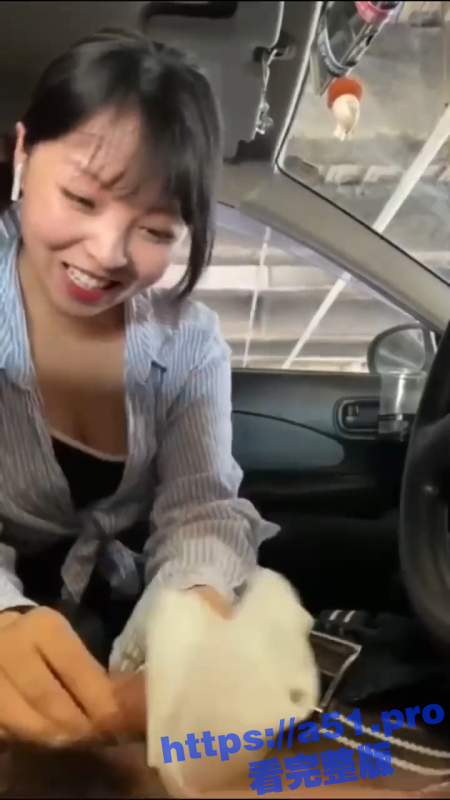 4S店极品女销售的试驾服务 只要你有购车意向 那必须帮你口爆一次 她一定是销冠！-51吃瓜网