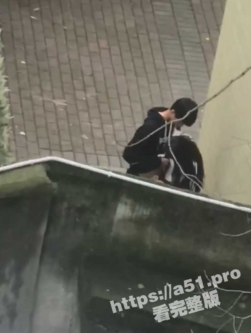 “我扣你的逼 你撸我的鸡” 网传四川某大学 一对情侣在女生宿舍楼后多次偷情 也不换换地方！ - 51吃瓜网-51吃瓜网