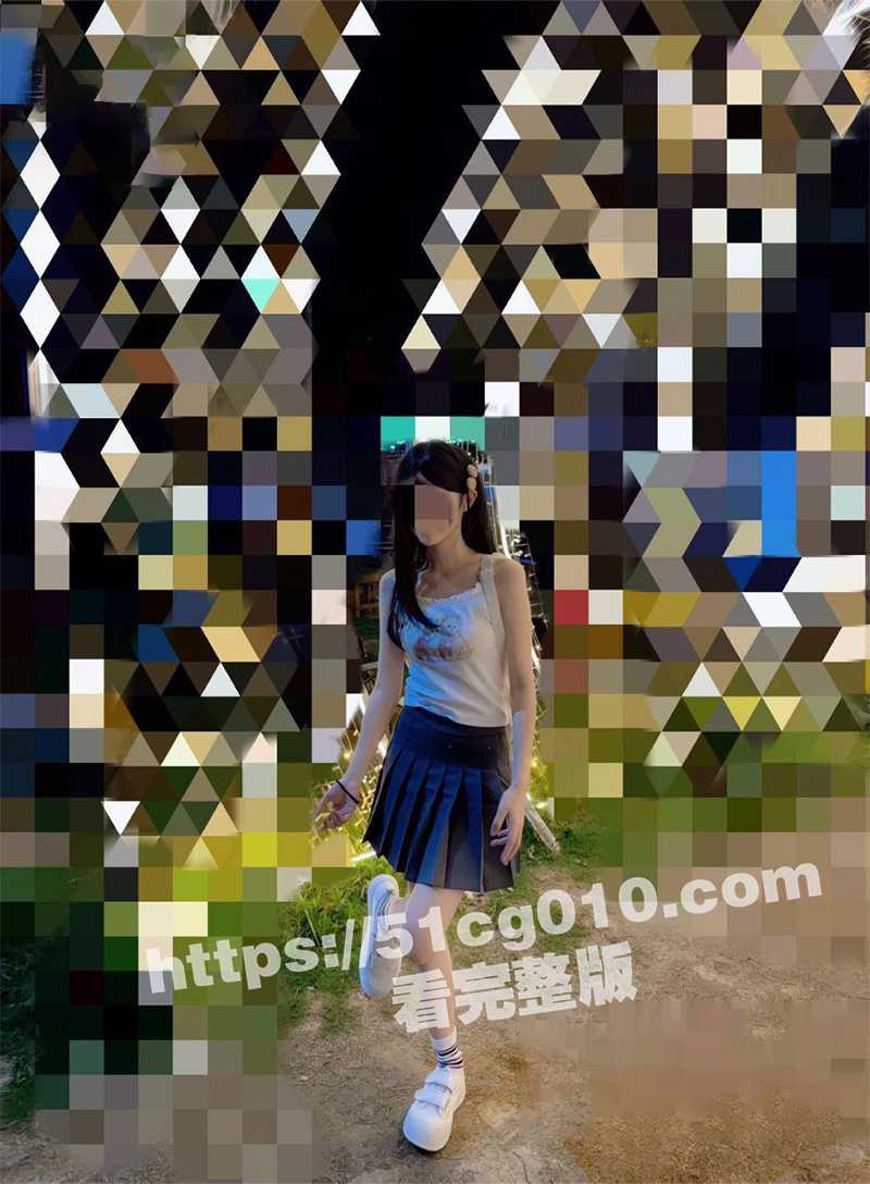 兄妹乱伦！ 大神意淫自己的妹妹 趁妹妹在浴室洗澡 按耐不住的哥哥开门强上妹妹的小嫩穴 - 51吃瓜网-51吃瓜网