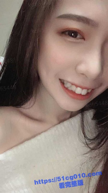 台湾大学生反差婊 气质文静 长相甜美  丰乳蜜桃臀 身材真的好 自慰都有一种乖乖女的气质！-51吃瓜网