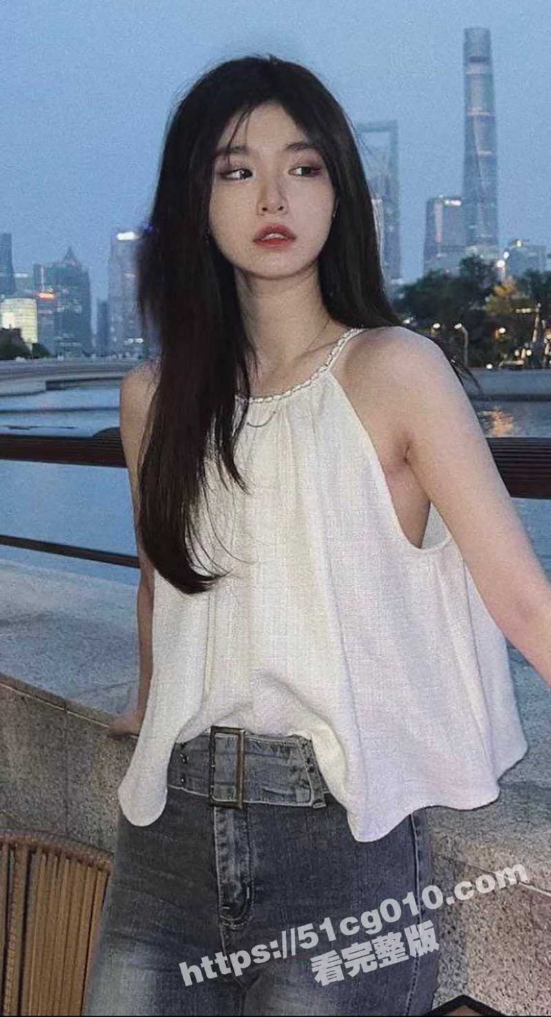 瓜友分享在上海强推的女同事 公司团建结束送她回家直接上了她 非常喜欢我后入操她！ - 51吃瓜网-51吃瓜网