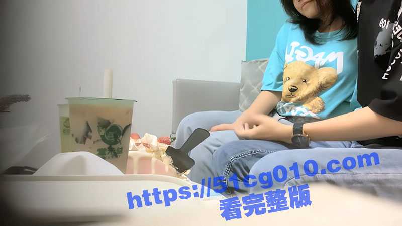 约炮大神 在探探网约文静清纯良家妹妹 直接在沙发上推倒扒内裤 撑开双腿爆操！-51吃瓜网