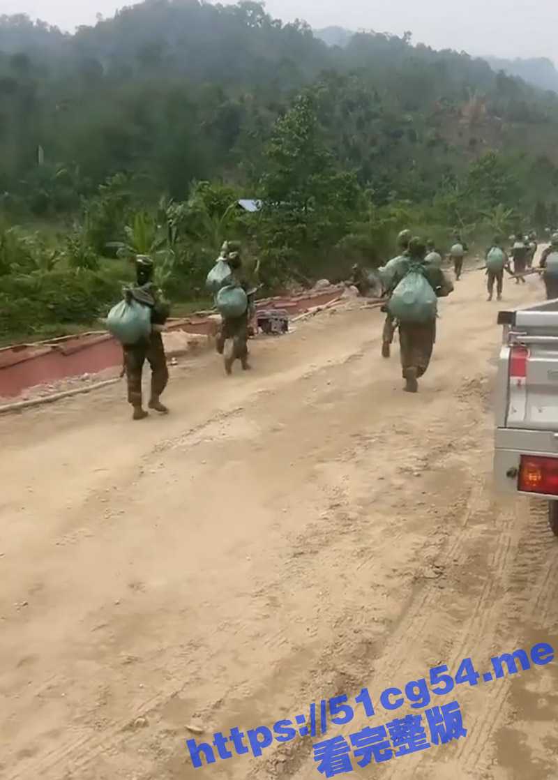 南部战区打击克钦军 一个小时内嘎掉三个加强营 全程零伤亡 打完回营还发了微博才睡觉 - 51吃瓜网-51吃瓜网