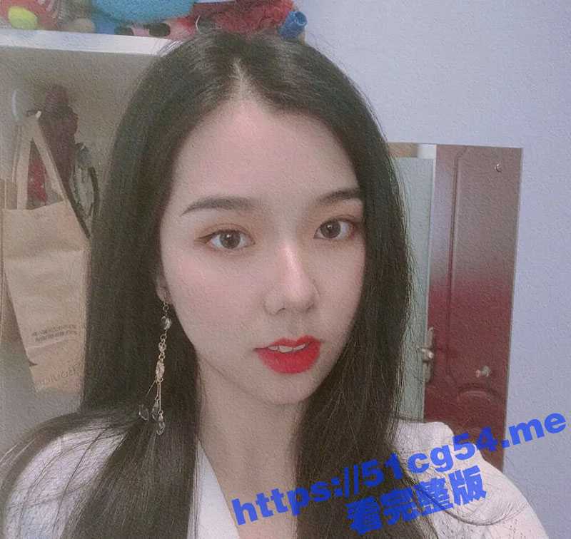 公司的甜美多毛女白领 私下被领导捆绑口塞调教 还穿着婚纱给领导口爆 视频爆出后彻底出名了-51吃瓜网
