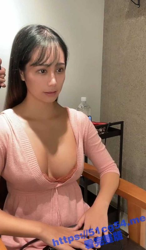 OnlyFans推特网红 高铁自慰女神 Naomii 沙龙做头发被理发师揉胸调教 无套抽插内射白虎嫩穴-51吃瓜网