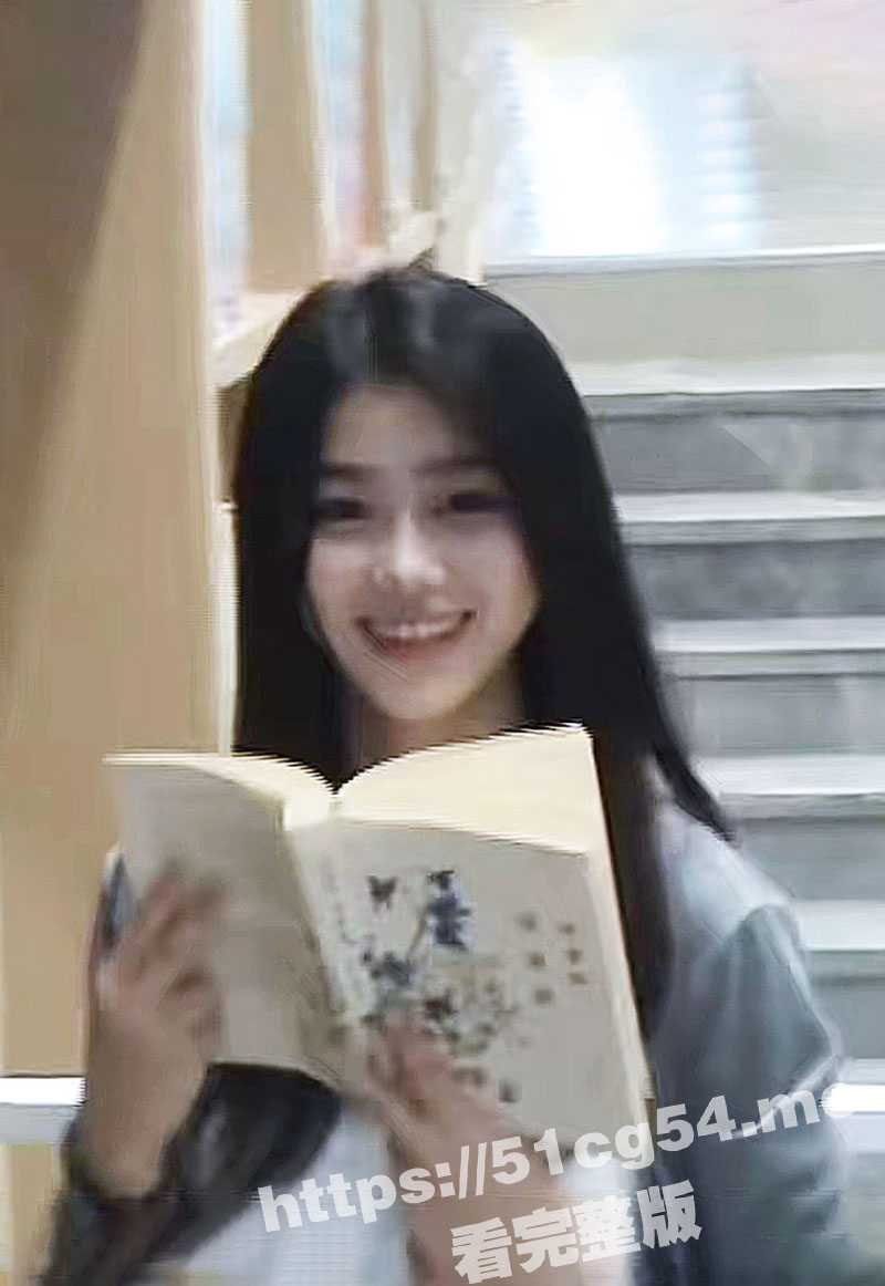 街射超强新作！在图书馆里对着趴在桌子上睡着的陌生妹子打飞机 精液射了一头！ - 51吃瓜网-51吃瓜网