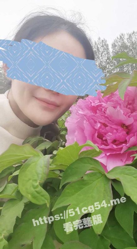 家庭乱伦 成熟性感的婶婶在皮鞭的淫威下骚兴大发 上树让我操 掀开情趣内裤无套插入内射骚逼-51吃瓜网