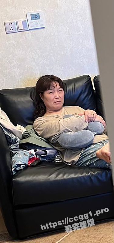 瓜友偷拍自己的老丈母娘给大家欣赏  自己老婆不舍得给大家看 那就分享自己的丈母娘！-51吃瓜网