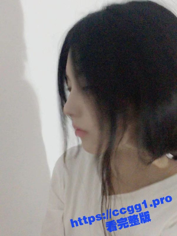 杭州大学大一学生 薛梅 在酒店被金主爆操蹂躏 直接怼脸拍摄 妹子害羞还反抗！-51吃瓜网