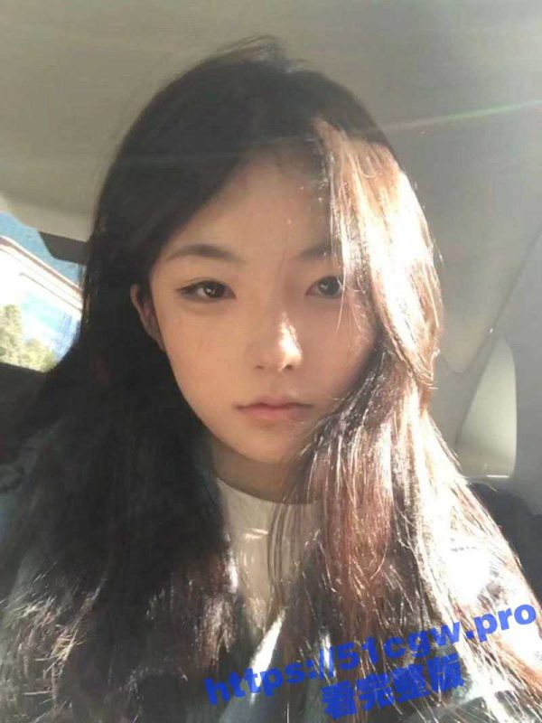 杭州大学超嫩的精神小妹 高颜值大学生在酒店被金主爆操 一边操一边怼脸拍摄 妹子还害羞的不让拍-51吃瓜网