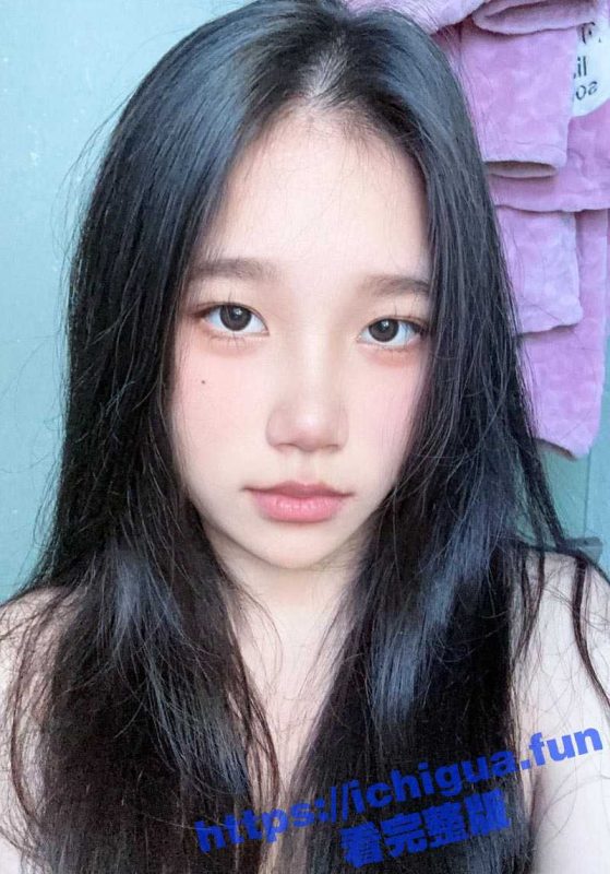 江西高颜值嫩妹大学生 人前清纯小甜妹 人后反差小母狗 在床上被炮友按住爆操 偷拍视频被发到网上！-51吃瓜网
