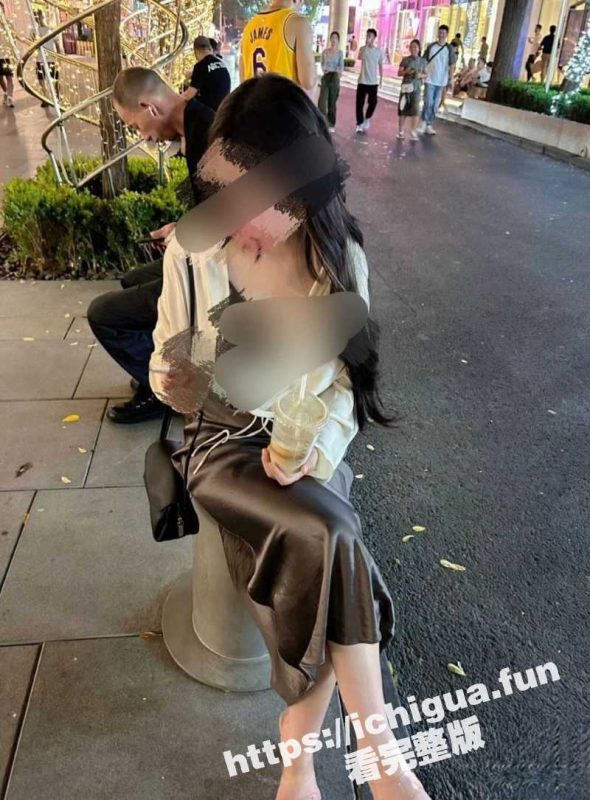 海角大神 亲弟弟忍不住操了自己的亲姐姐 黑丝美腿装睡挨操！-51吃瓜网