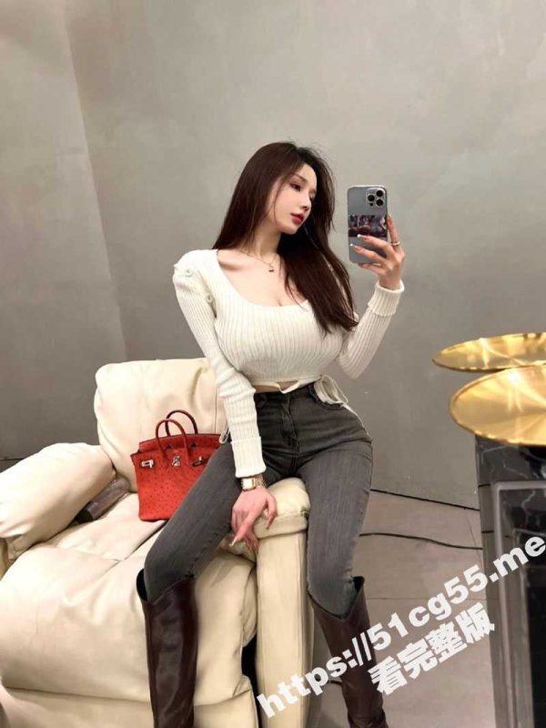 上海超极品高颜值女神 巨乳名媛 小欣欣 被渣男骗到手后各种玩弄爆操 一脸欠干的表情真让人火大-51吃瓜网