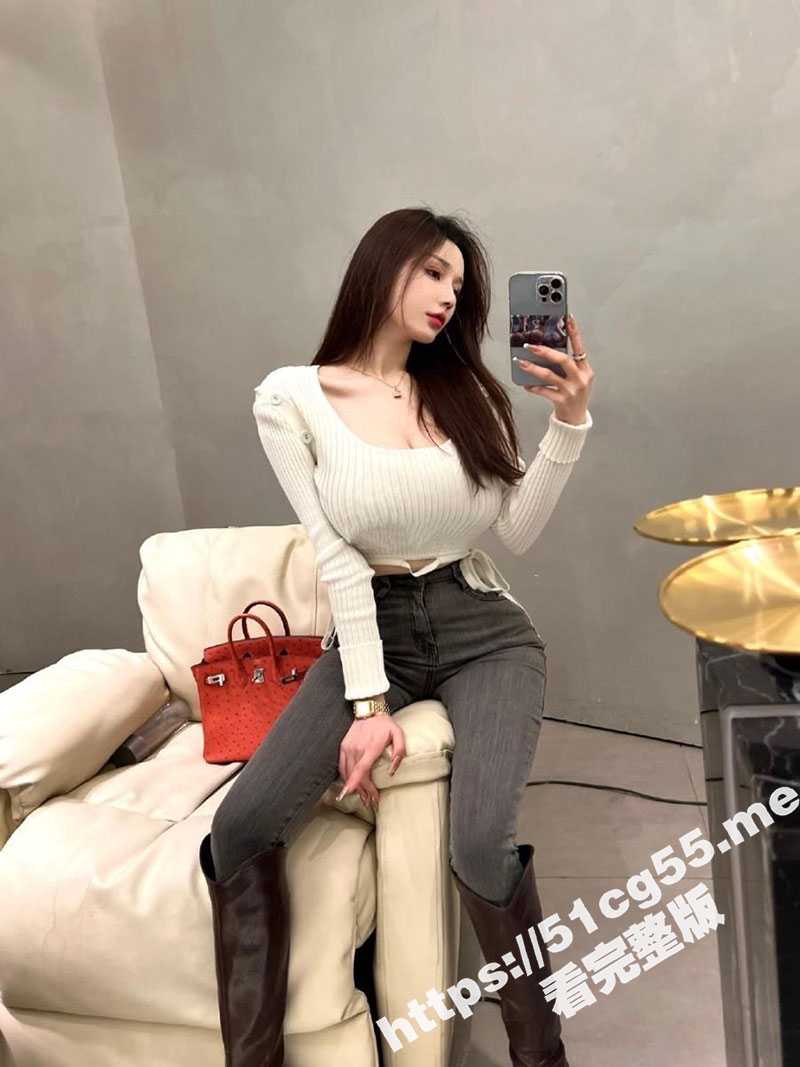 上海超极品高颜值女神 巨乳名媛 小欣欣 被渣男骗到手后各种玩弄爆操 一脸欠干的表情真让人火大 - 51吃瓜网-51吃瓜网