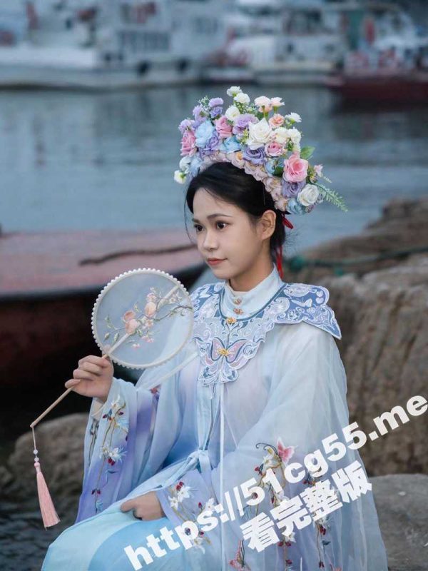 广西外国语学院 刚上大一的清纯新生嫩妹 秦蓉婷 超爱COS古风汉服在酒店给男友揪着头发后入 男友真是有福了！-51吃瓜网