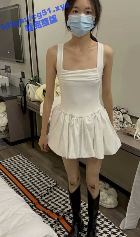 长沙处女学妹后续来啦！摄影师约拍为赚学费的腼腆处女学妹 小肉穴被摄影师用振动棒玩弄高潮流出白浆-51吃瓜网