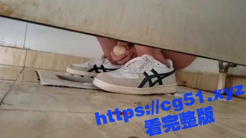 偷拍大神女厕潜伏 遇到骚男拿飞机杯在女厕自慰 场面一度十分尴尬！-51吃瓜网