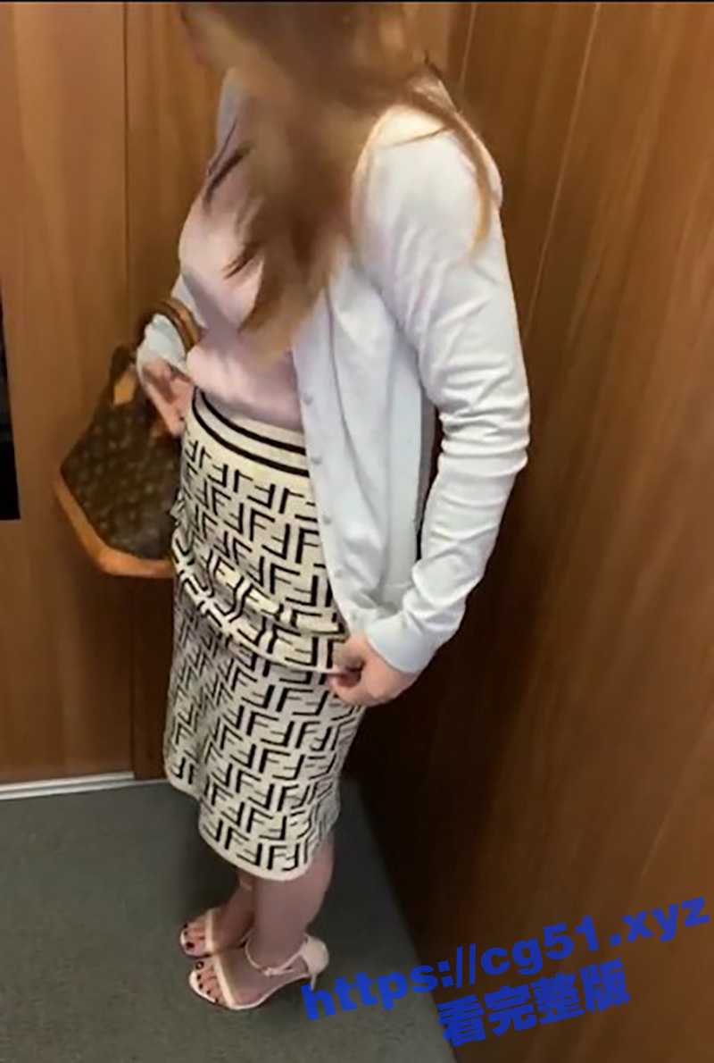 风骚已婚女同事 在公司男厕所 给同事激情口交 旁边还有人上厕所 晚上趁老公不在 回家疯狂乘骑不愿下来 9 风骚已婚女同事 在公司男厕所 给同事激情口交 旁边还有人上厕所 晚上趁老公不在 回家疯狂乘骑不愿下来