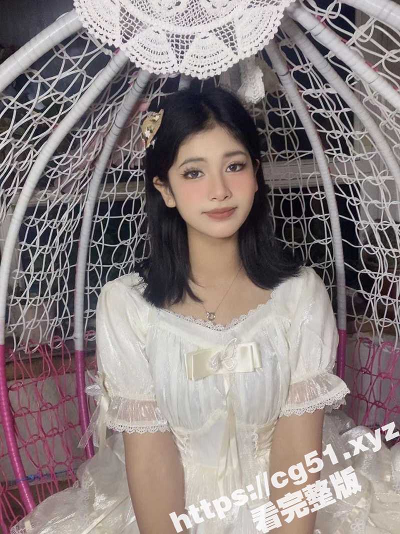 极品高颜值白嫩的反差大学生 在宿舍脱光光拍视频发给男友看 极品一线天馒头逼非常粉嫩 没想到还被男友曝光 - 51吃瓜网-51吃瓜网