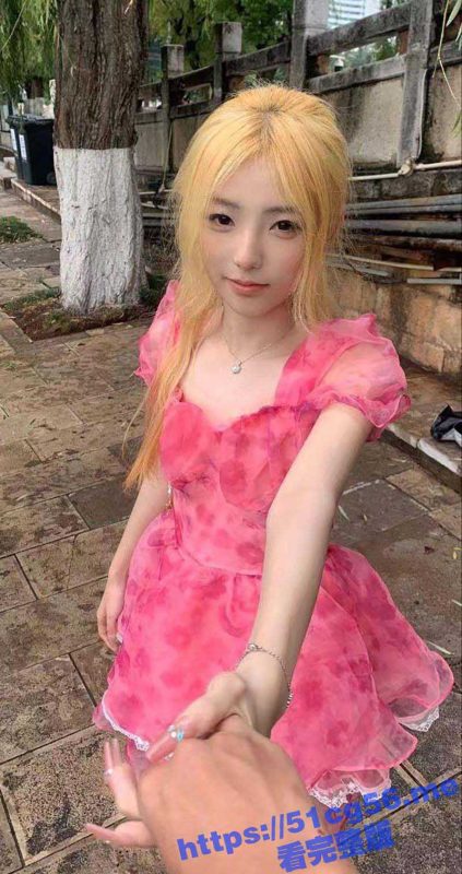 罕见清纯脸蛋极品学生妹 身材苗条小穴粉嫩一线天 穿着jk制服黑丝诱惑 被金主爸爸各种玩暴力抽插-51吃瓜网