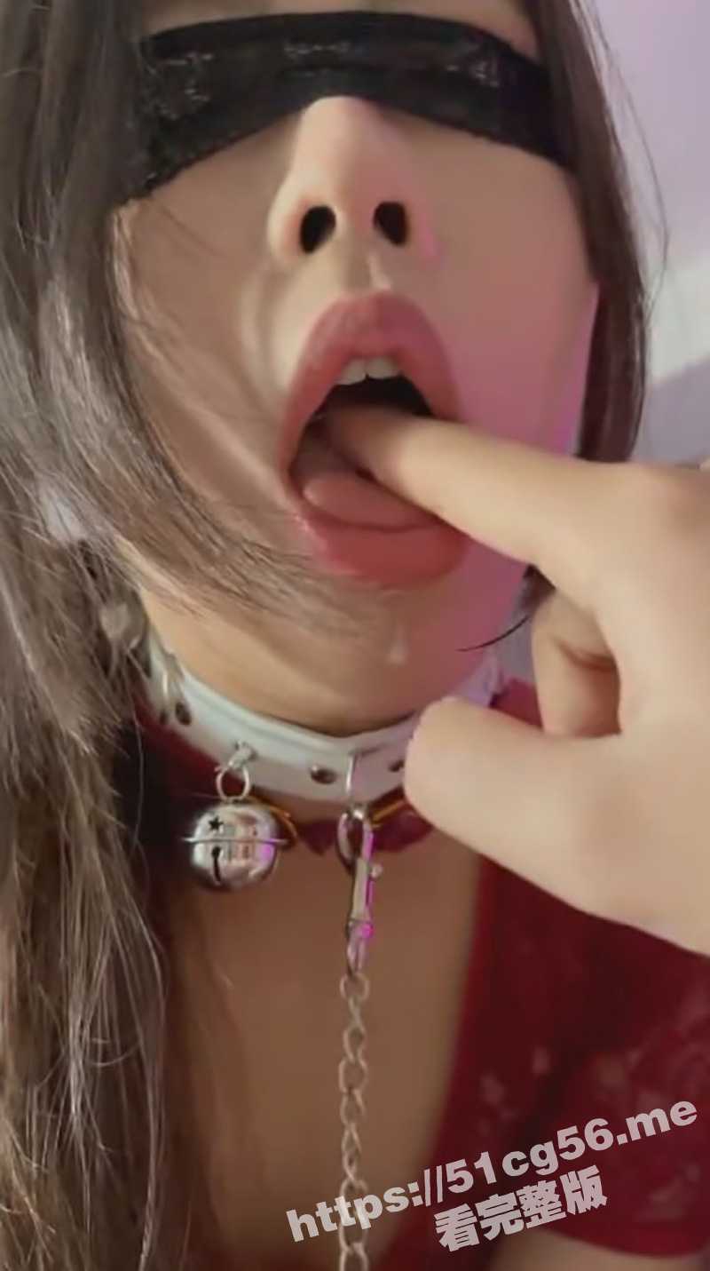 上海富二代调教母狗性奴 戴上狗链伸出舌头深喉吐口水 大肥臀一线天馒头逼 一插全是水！ - 51吃瓜网-51吃瓜网