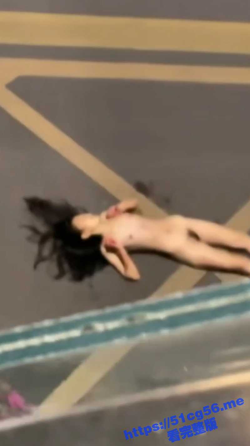 罕见!打野打的命没了 这么好的身材 在天桥野战 这是爽翻天了被操下去了? - 51吃瓜网-51吃瓜网