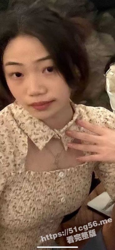 瓜友投稿一个武汉江夏区纸坊的大学生骚逼 天天穿超短裤拖鞋漏着骚脚 经常在朋友圈发骚约炮！-51吃瓜网