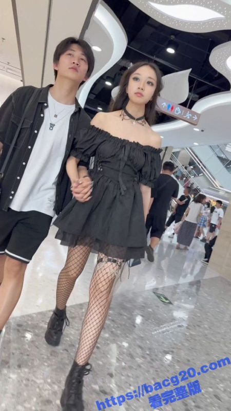 深圳最新抄底偷拍合集 各类型极品嫩妹看的应接不暇 透明丁字裤极限勒鲍 令人大饱眼福！-51吃瓜网