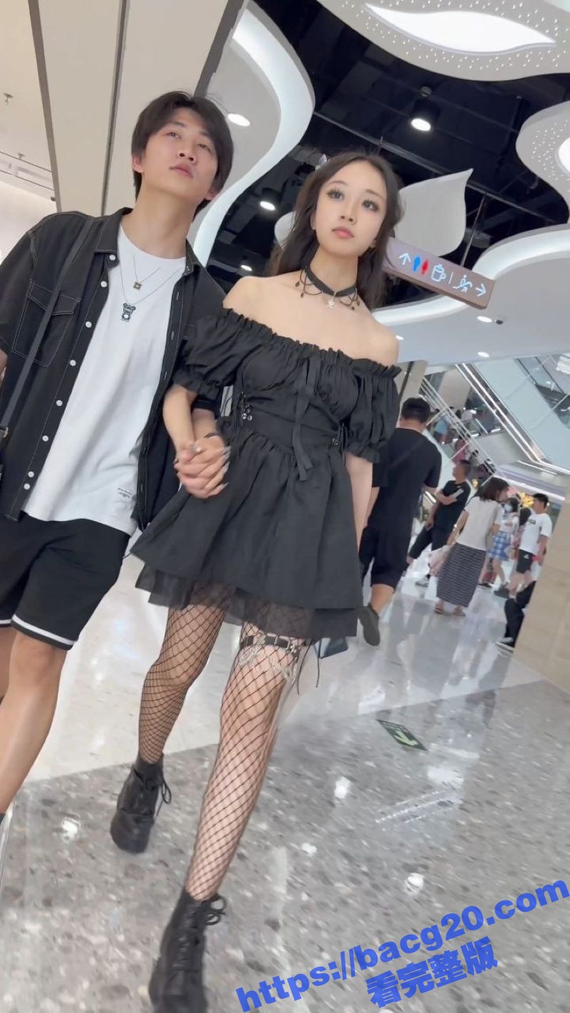 深圳最新抄底偷拍合集 各类型极品嫩妹看的应接不暇 透明丁字裤极限勒鲍 令人大饱眼福！ - 51吃瓜网-51吃瓜网